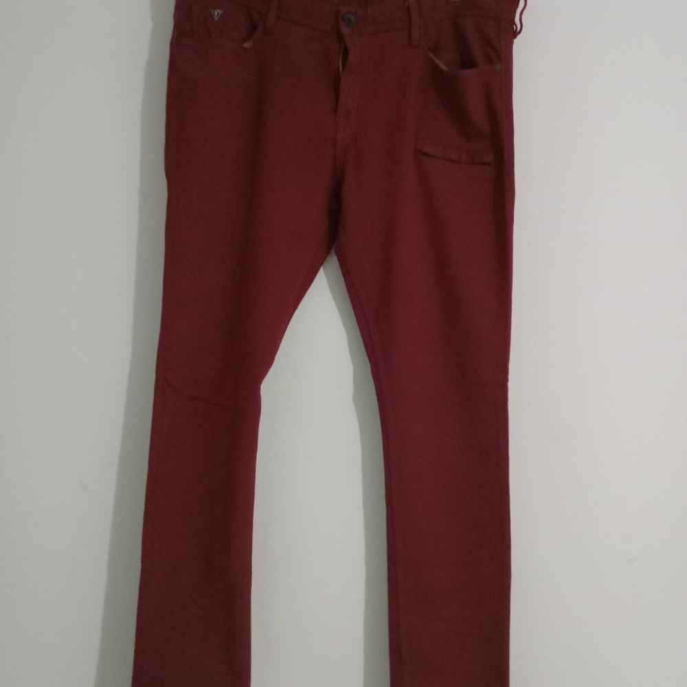 Burgundy Guess jeans..tapered legs-36w 34l